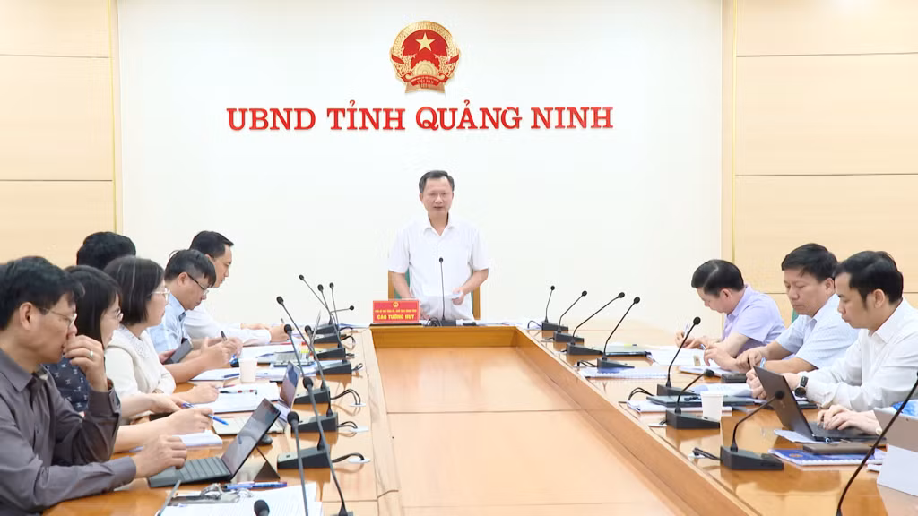 Đồng chí Cao Tường Huy, Chủ tịch UBND tỉnh phát biểu chỉ đạo tại buổi làm việc