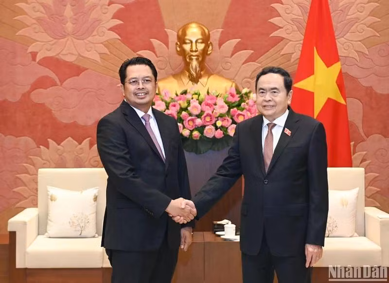 Chủ tịch Quốc hội Trần Thanh Mẫn tiếp ông H.Mahyudin, Phó Chủ Thượng viện nước Cộng hòa Indonesia. Ảnh: DUY LINH