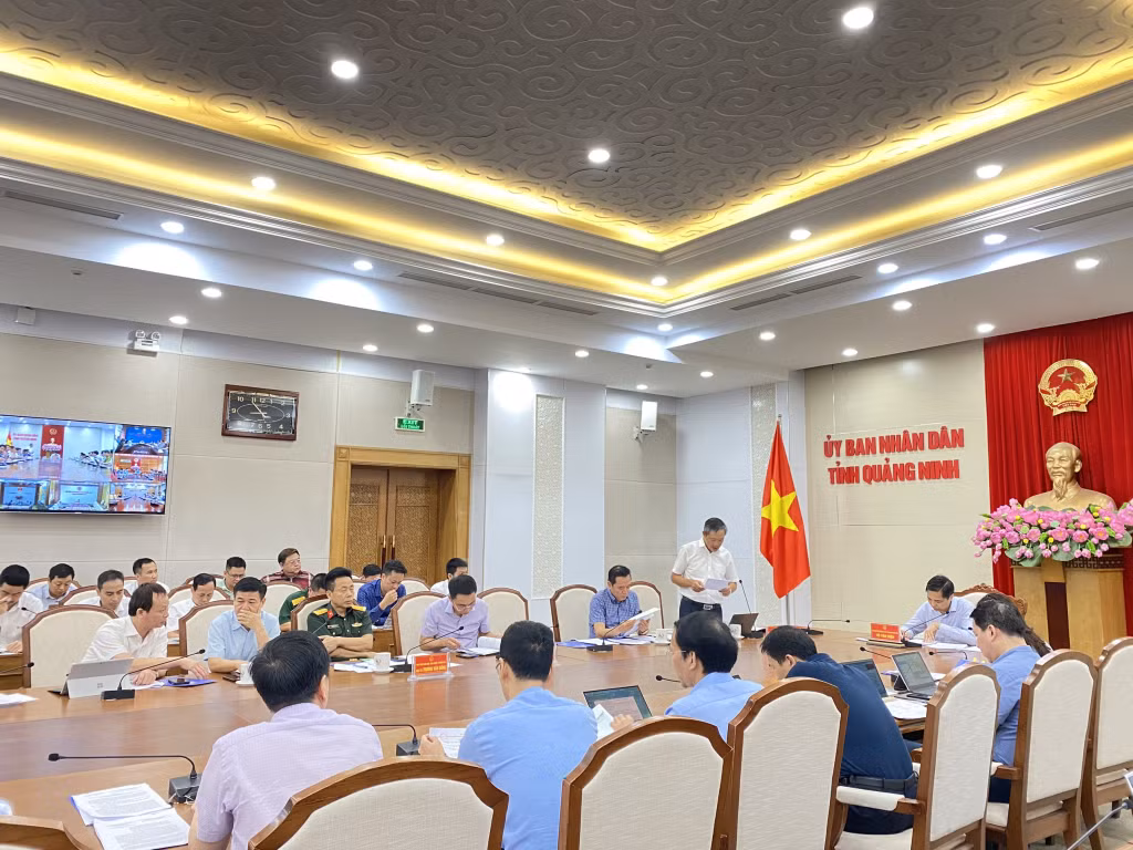Quang cảnh cuộc họp.