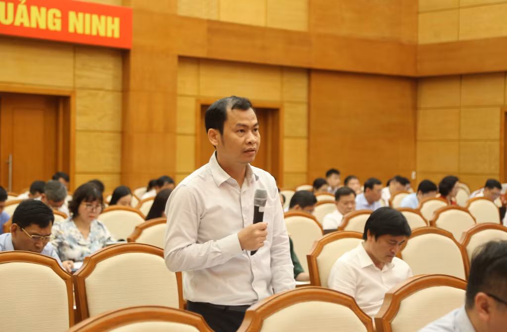 Đồng chí Phạm Hồng Biên, Giám đốc Sở Kế hoạch và Đầu tư, phát biểu tại hội nghị.