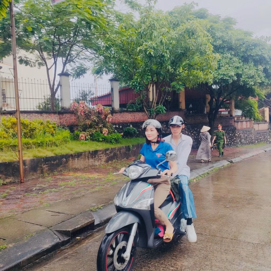 Xe ôm tình nguyện sẵn sàng hỗ trợ đưa đón các thí sinh tới điểm thi và về nhà sau khi hoàn thành môn thi.