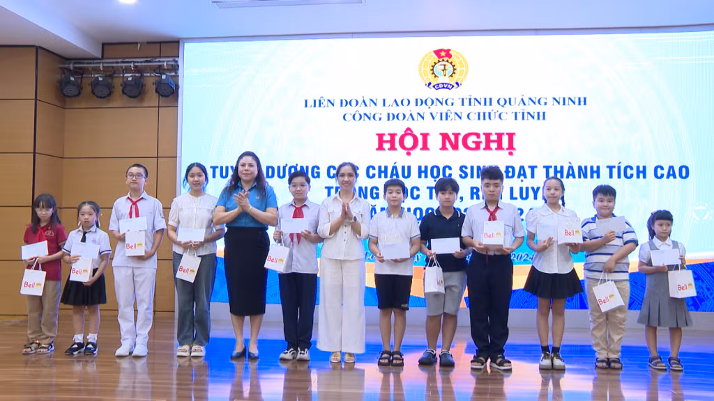 ... đây là sự động viên khích lệ kịp thời cho các cháu.