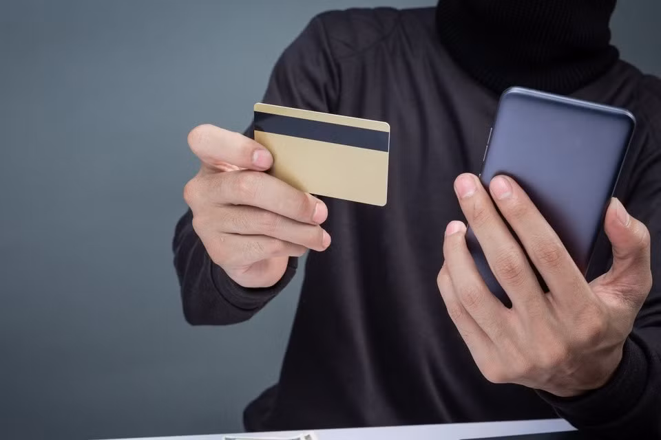 Lừa đảo chiếm đoạt tài khoản ngân hàng đang diễn biến phức tạp. Ảnh: Freepik.