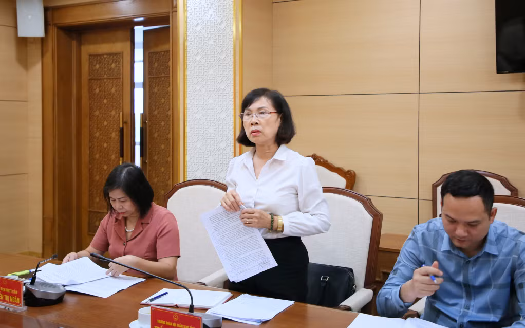 Các đại biểu dự họp phát biểu ý kiến, đóng góp vào báo cáo kết quả giám sát chuyên đề.