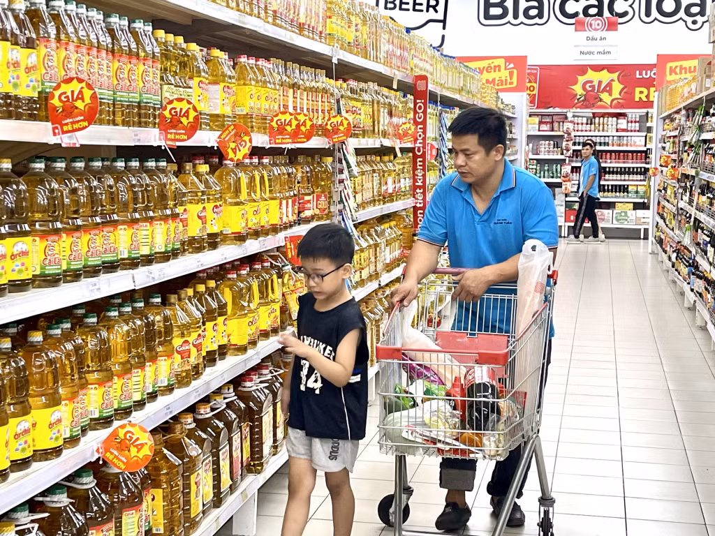 Người tiêu dùng trong tỉnh đã lựa chọn mua sắm nhiều loại hàng tiêu dùng, thực phẩm do Việt Nam sản xuất tại Go! Hạ Long.