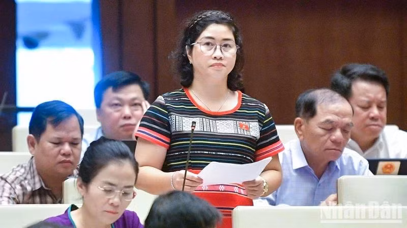 Đại biểu Phạm Thị Kiều (Đắk Nông) phát biểu. (Ảnh: DUY LINH)