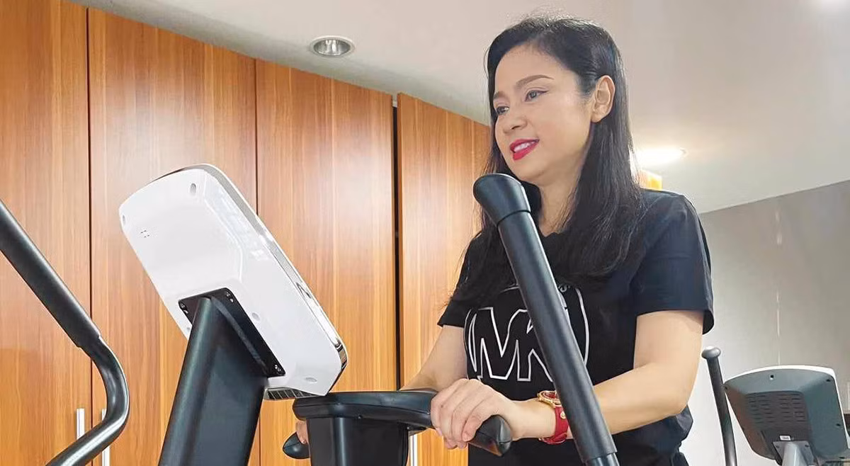 Việt Trinh đi bộ trên máy mỗi ngày. Video: Nhân vật cung cấp