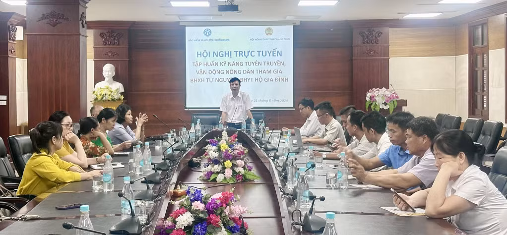 BHXH tỉnh phối hợp với Hội Nông dân tỉnh tổ chức hội nghị trực tuyến tập huấn kỹ năng tuyên truyền, vận động nông dân tham gia BHXH tự nguyện, BHYT hộ gia đình năm 2024.