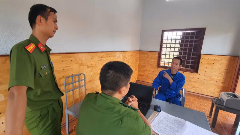 Cơ quan điều tra lấy lời khai đối tượng Bùi Thái Nguyên.