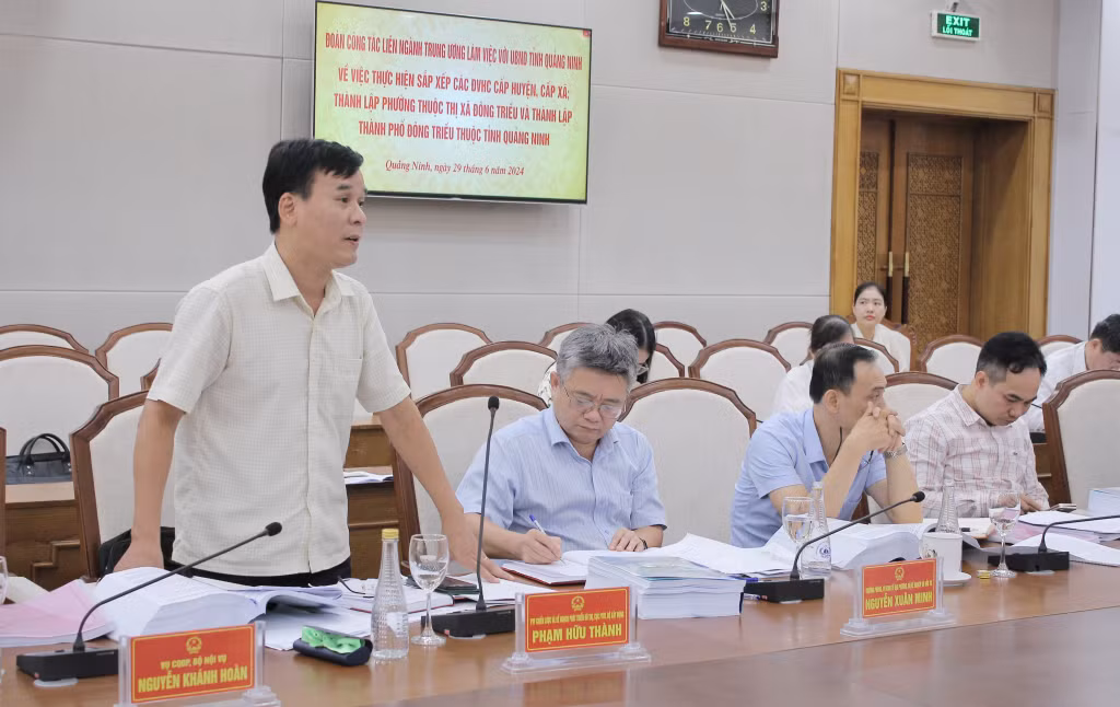 Các thành viên Đoàn công tác trung ương phát biểu góp ý về 2 đề án.