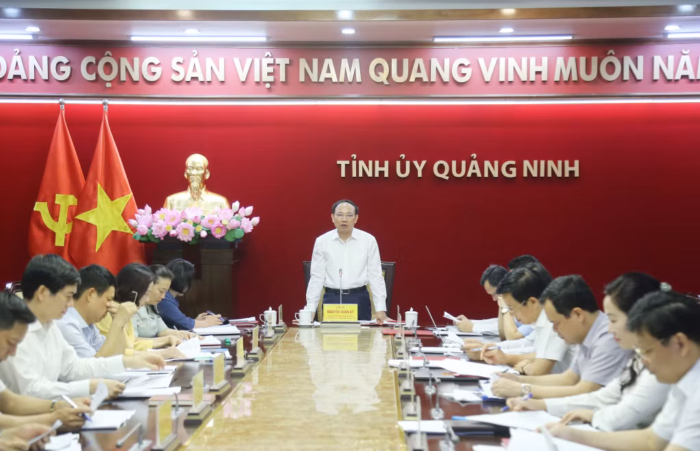 Đồng chí Nguyễn Xuân Ký, Ủy viên Trung ương Đảng, Bí thư Tỉnh ủy, Chủ tịch HĐND tỉnh chủ trì và kết luận hội nghị.