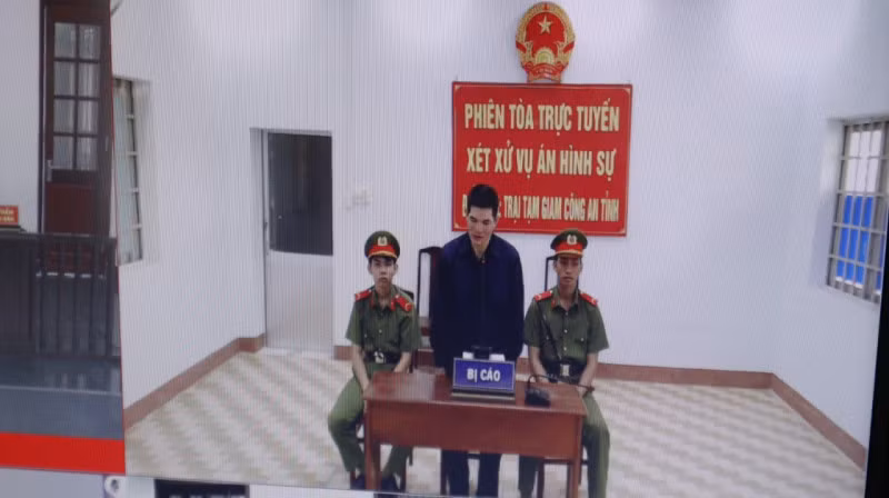 Bị cáo Tâm tại điểm cầu trại giam Công an tỉnh Bình Phước.