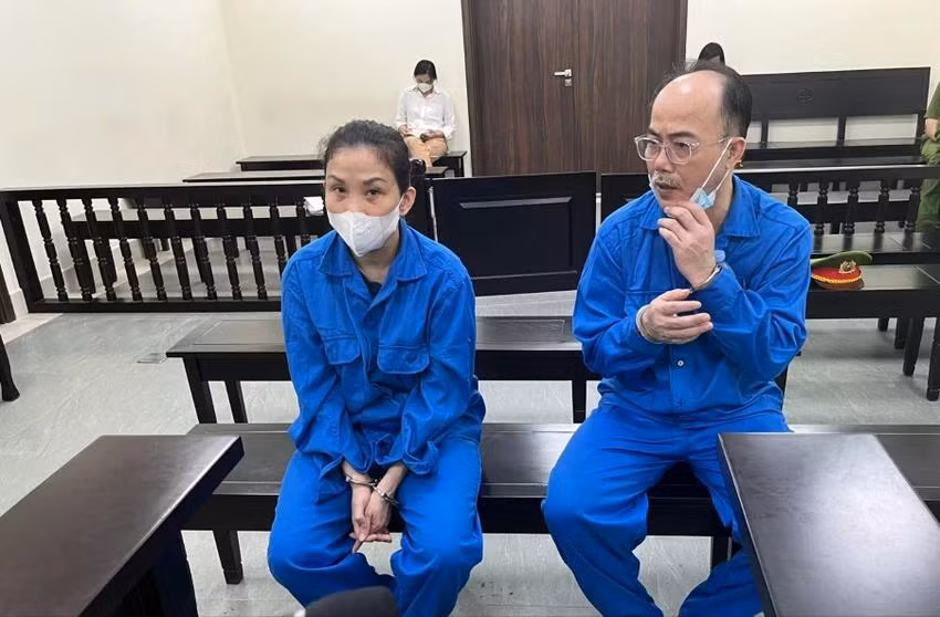 Hai bị cáo tại phiên tòa. Ảnh: T.T