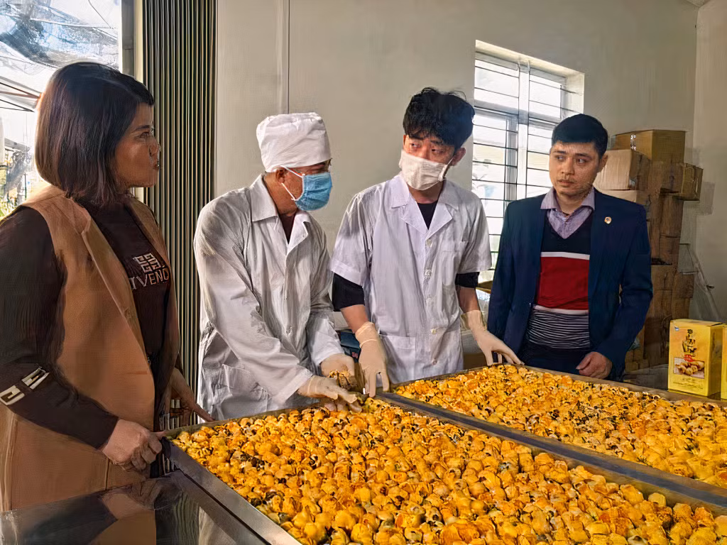 Trà hoa vàng Quy Hoa áp dụng công nghệ sấy đông lạnh thăng hoa, giữ được tối đa tinh chất và vẻ đẹp tự nhiên của hoa.