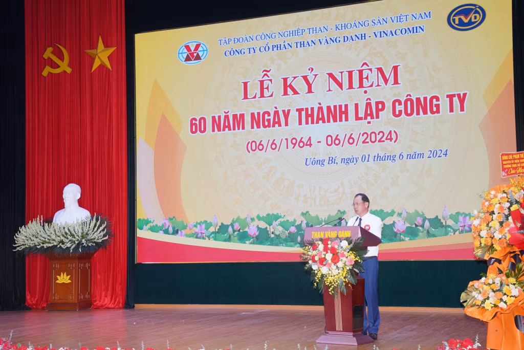 Ông Đặng Thanh Hải, Tổng Giám đốc Tập đoàn Công nghiệp Than - Khoáng sản Việt Nam phát biểu tại Lễ kỷ niệm.
