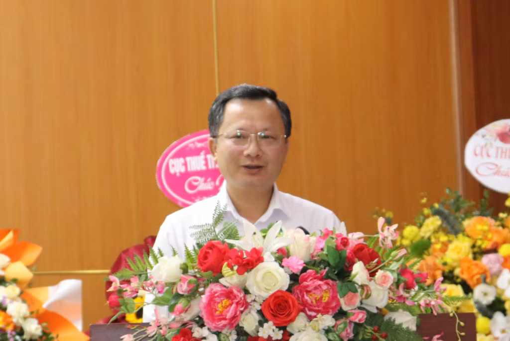 Đồng chí Cao Tường Huy, Phó Bí thư Tỉnh ủy, Chủ tịch UBND tỉnh phát biểu tại hội nghị.