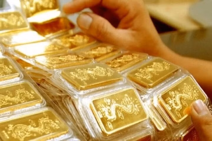 Giá vàng giảm mạnh, người đầu tư lỗ gần 10 triệu đồng/lượng chỉ trong hơn 1 tuần. (Ảnh minh hoạ).