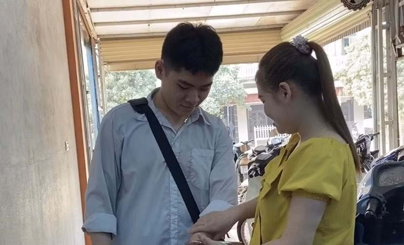 Em Tú điều trị vảy nến nhiều nơi nhưng không đỡ.