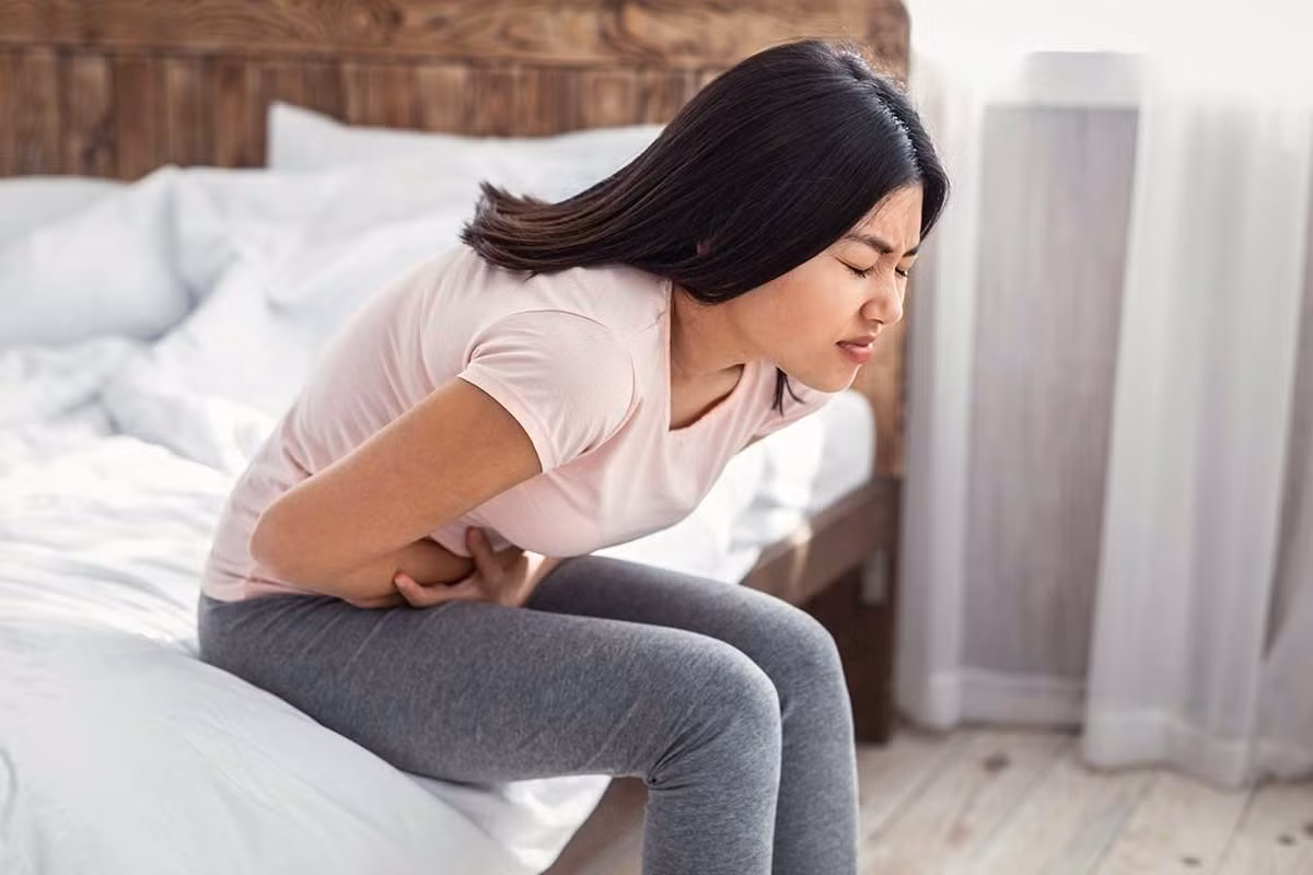 Có rất nhiều nguyên nhân khiến bạn bị đau dạ dày, trong đó có tâm lý căng thẳng. Ảnh minh họa: Shutterstock.