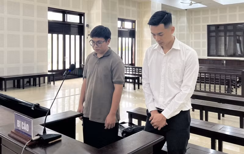 Trần Ngọc Lĩnh và Đặng Nguyễn Vũ tại tòa.