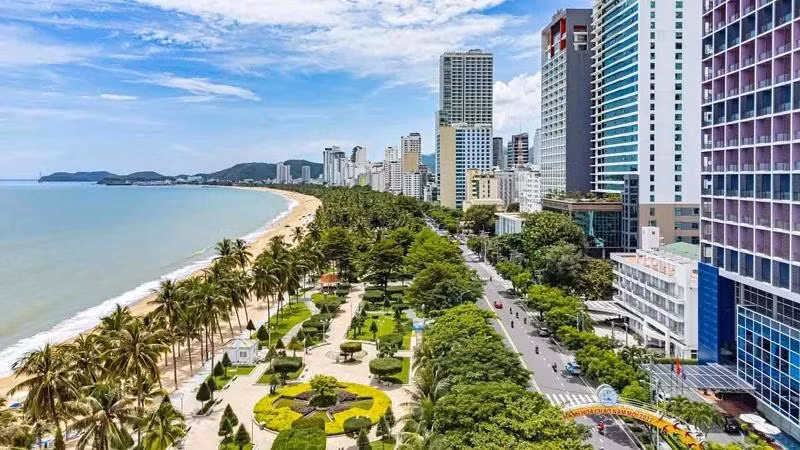 Du khách Việt chọn Nha Trang là một trong số thành phố biển và núi hàng đầu để "tránh nóng".