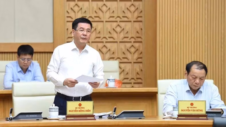 Bộ trưởng Công thương Nguyễn Hồng Diên phát biểu tại phiên họp.