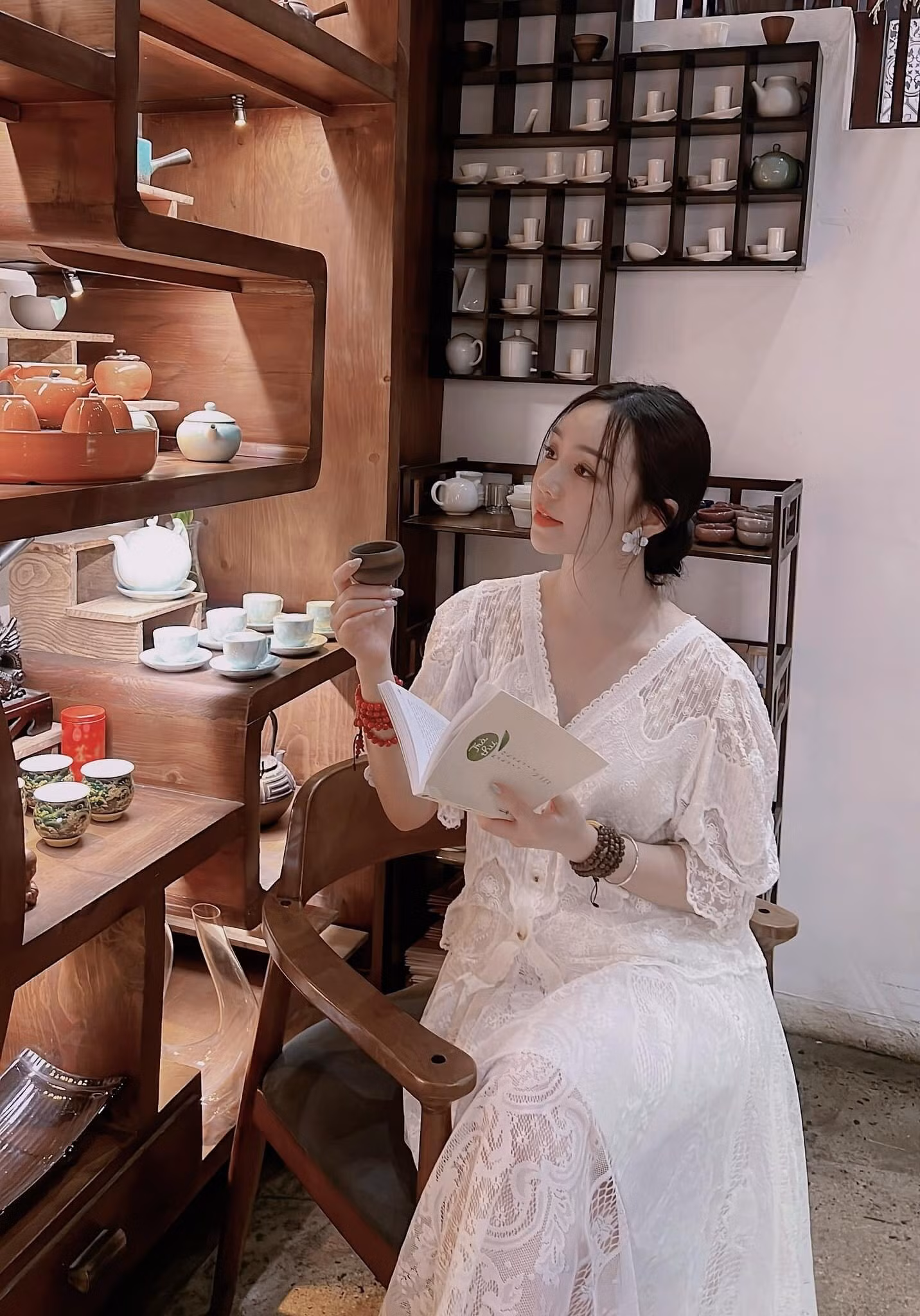 Quỳnh Kool bày tỏ nỗi lòng của bản thân với người chị thân thiết: "Em cũng không có quá nhiều thiết tha mưu cầu nhiều trong cuộc sống. Chỉ cần lo đủ cho bố mẹ, giúp đỡ nhiều người, cảm nhận gia vị cuộc sống. Trân trọng từng hơi thở, sống một cuộc đời ý nghĩa".