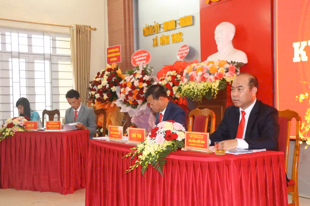 Kỳ họp thứ nhất HĐND xã Vĩnh Thực khóa I.