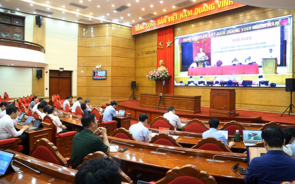 Quảng Ninh dự hội nghị qua cầu truyền hình trực tuyến.