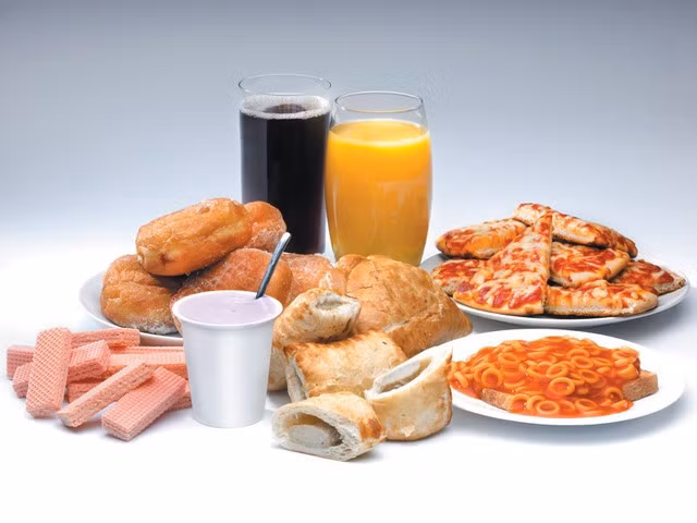 Thực phẩm siêu chế biến thực chất chính là thức ăn nhanh mà chúng ta vẫn biết đến.