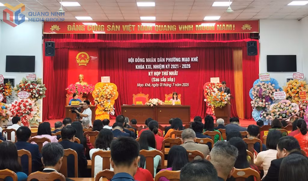 Quang cảnh kỳ họp HĐND phường Mạo Khê lần thứ nhất.