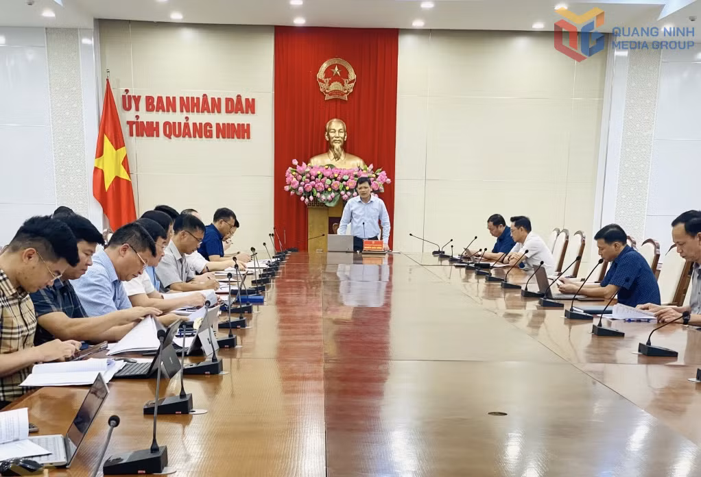 UBND tỉnh tổ chức họp nghe tiến độ cấp phép và giao khu vực biển nuôi trồng thủy sản (tháng 5/2025). Ảnh: Hải Hà