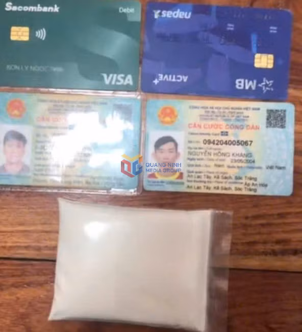 Tang vật do các đối tượng ngụy tạo để lừa đảo.