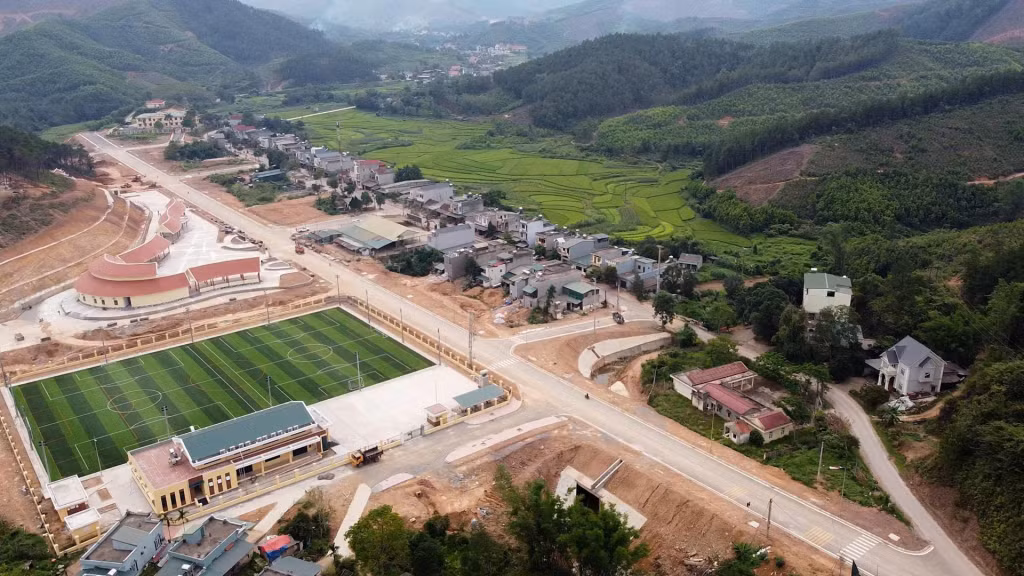 Bộ mặt nông thôn của xã vùng cao Lương Minh đang khởi sắc lên từng ngày với hạ tầng được đầu tư ngày càng đồng bộ, khang trang.