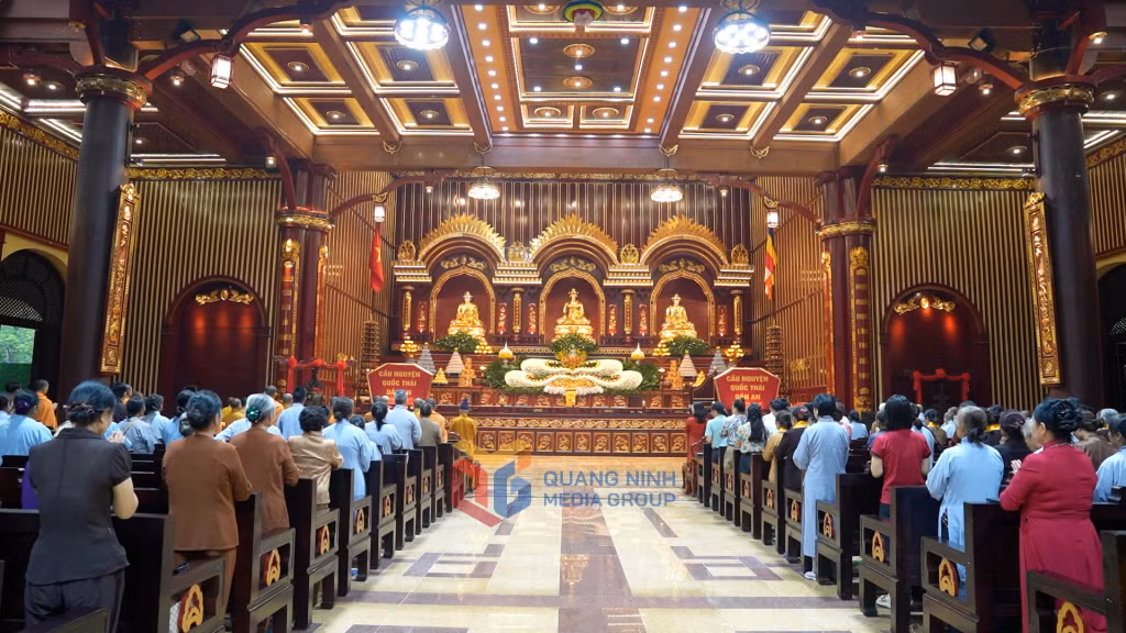 Quảng cảnh Lễ cầu nguyện Quốc thái dân an nhân ngày đầu vận hành chính quyền địa phương hai cấp.