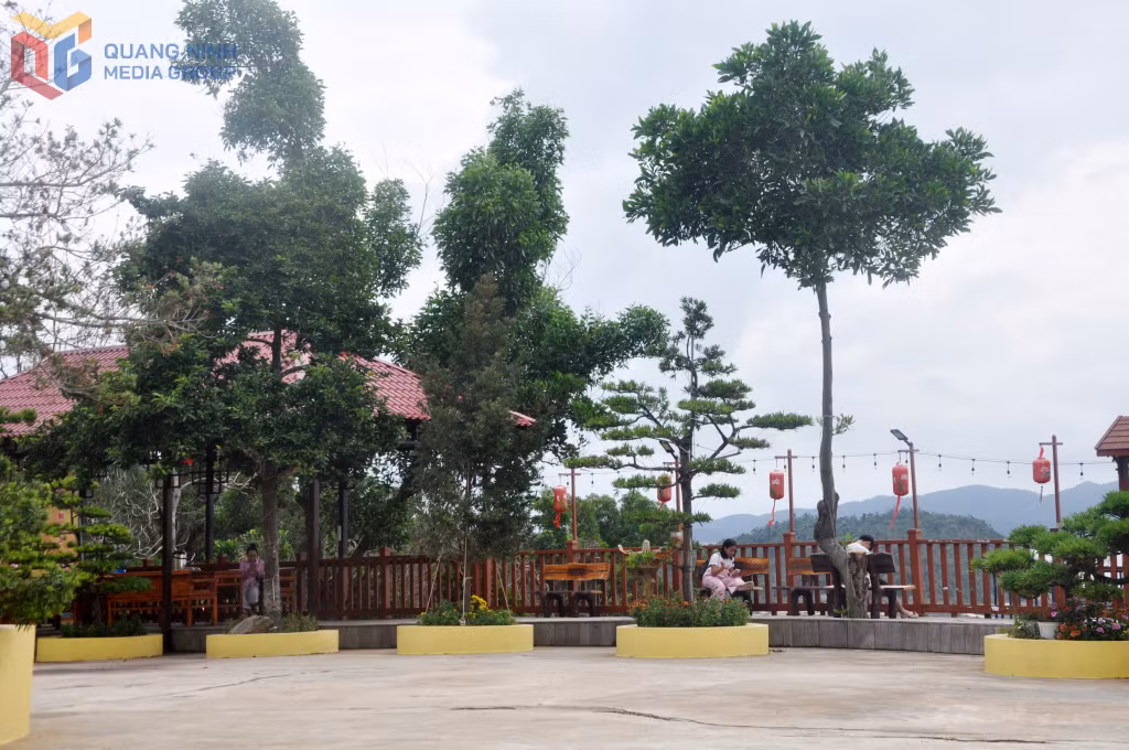 Không gian thư giãn, check in, ngắm cảnh trong khuôn viên chùa.