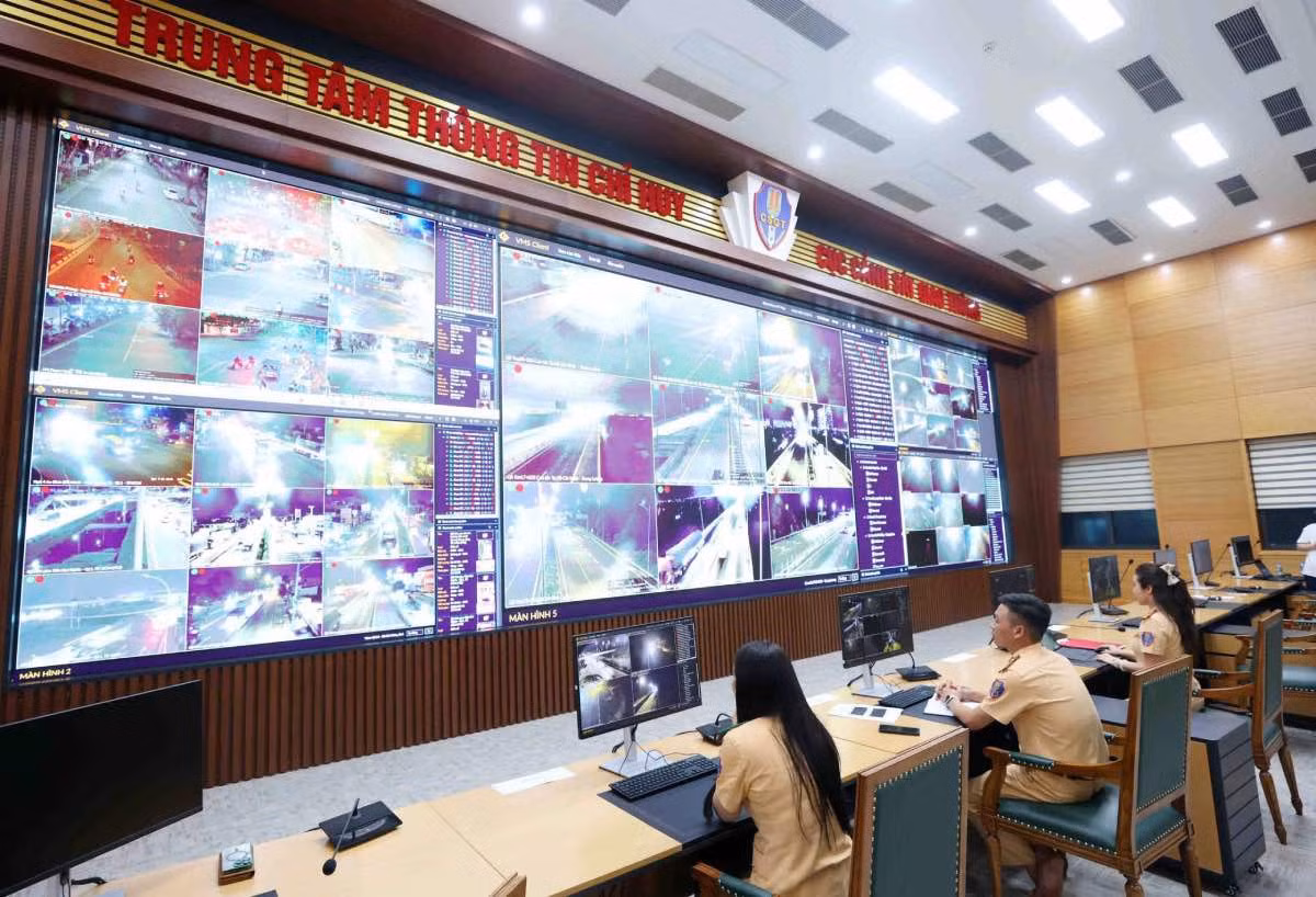 Trung tâm còn có nhiệm vụ hỗ trợ điều tra giải quyết tai nạn giao thông. Ảnh: Việt Dũng