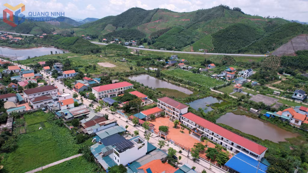 Một góc khu vực dân cư với hạ tầng được xây dựng đồng bộ, khang trang, to đẹp của xã Hải Hoà hiện nay.