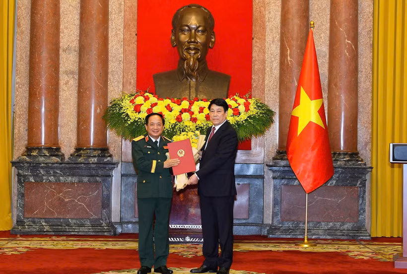 Chủ tịch nước trao quyết định thăng quân hàm cho Đại tướng Trịnh Văn Quyết.