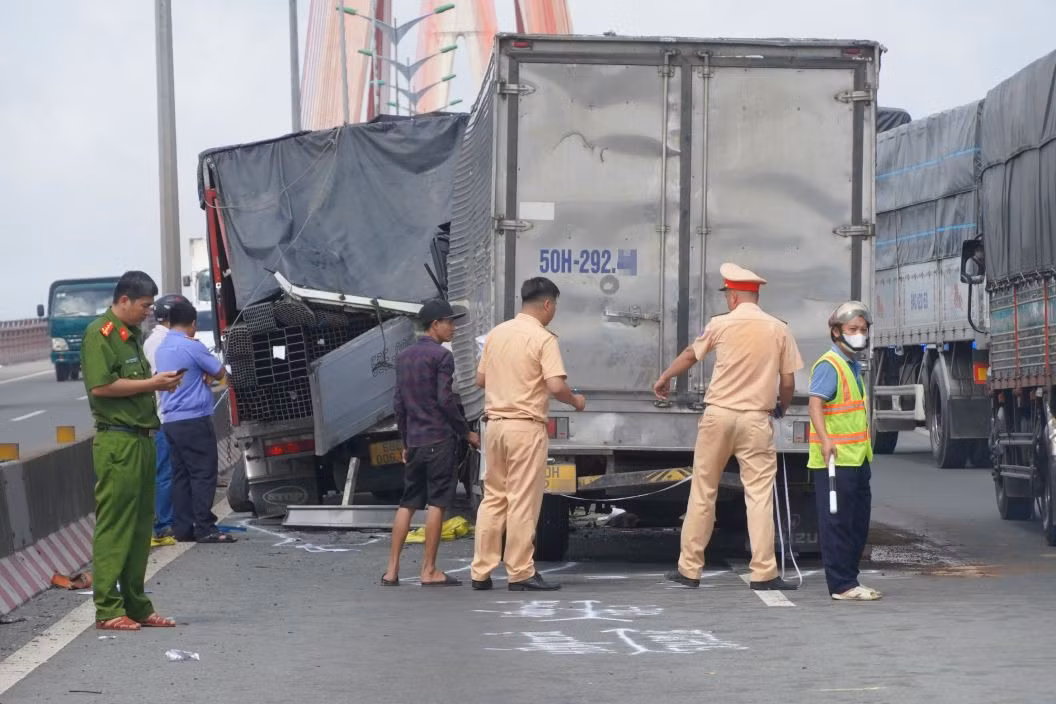 Tai nạn giao thông trên cầu Cần Thơ, một tài xế tử vong ảnh 2