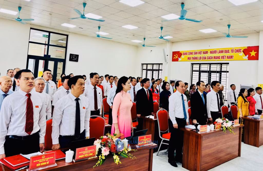Các đại biểu tham dự Kỳ họp HĐND phường lần thứ nhất, nhiệm kỳ 2021-2026.