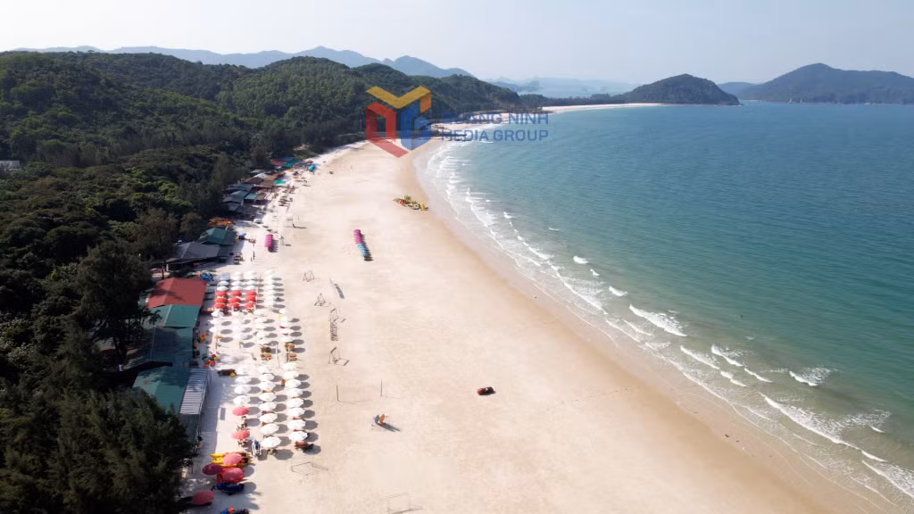 Đảo Minh Châu, đặc khu Vân Đồn với thương hiệu du lịch biển nổi tiếng.