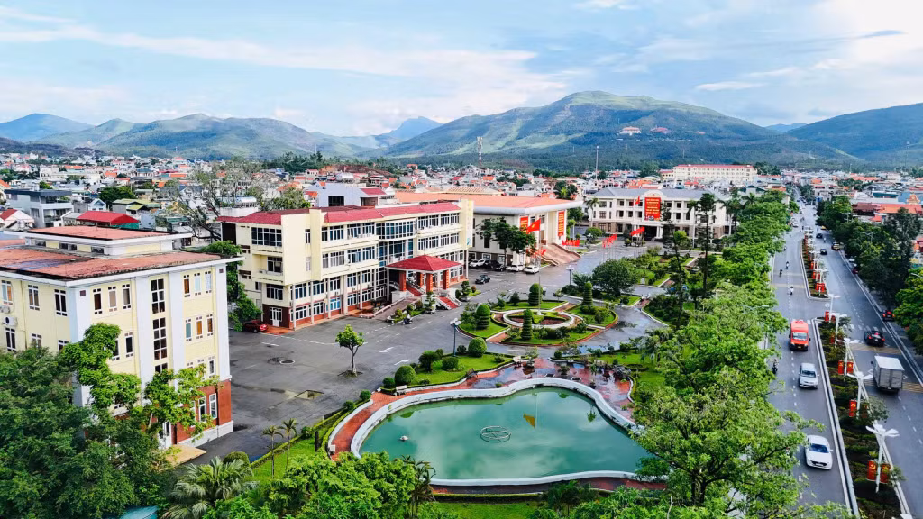 Trụ sở của phường Uông Bí được đặt tại khu vực Thành ủy, HĐND, UBND TP Uông Bí cũ.