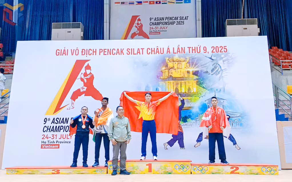 VĐV Quảng Ninh Đặng Thành Công (bục số 1) đoạt HCV nội dung seni solo creative.