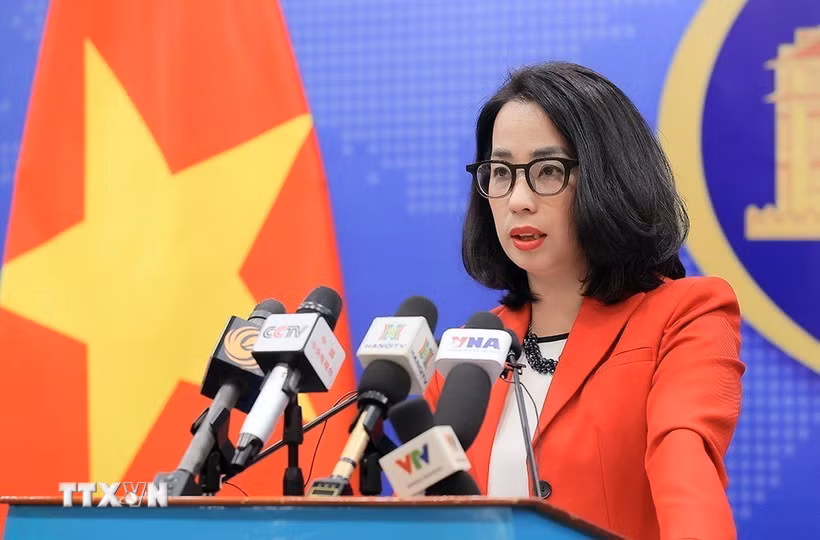 Người phát ngôn Bộ Ngoại giao Phạm Thu Hằng trả lời câu hỏi của các cơ quan báo chí trong nước và quốc tế. (Ảnh: An Đăng/TTXVN)