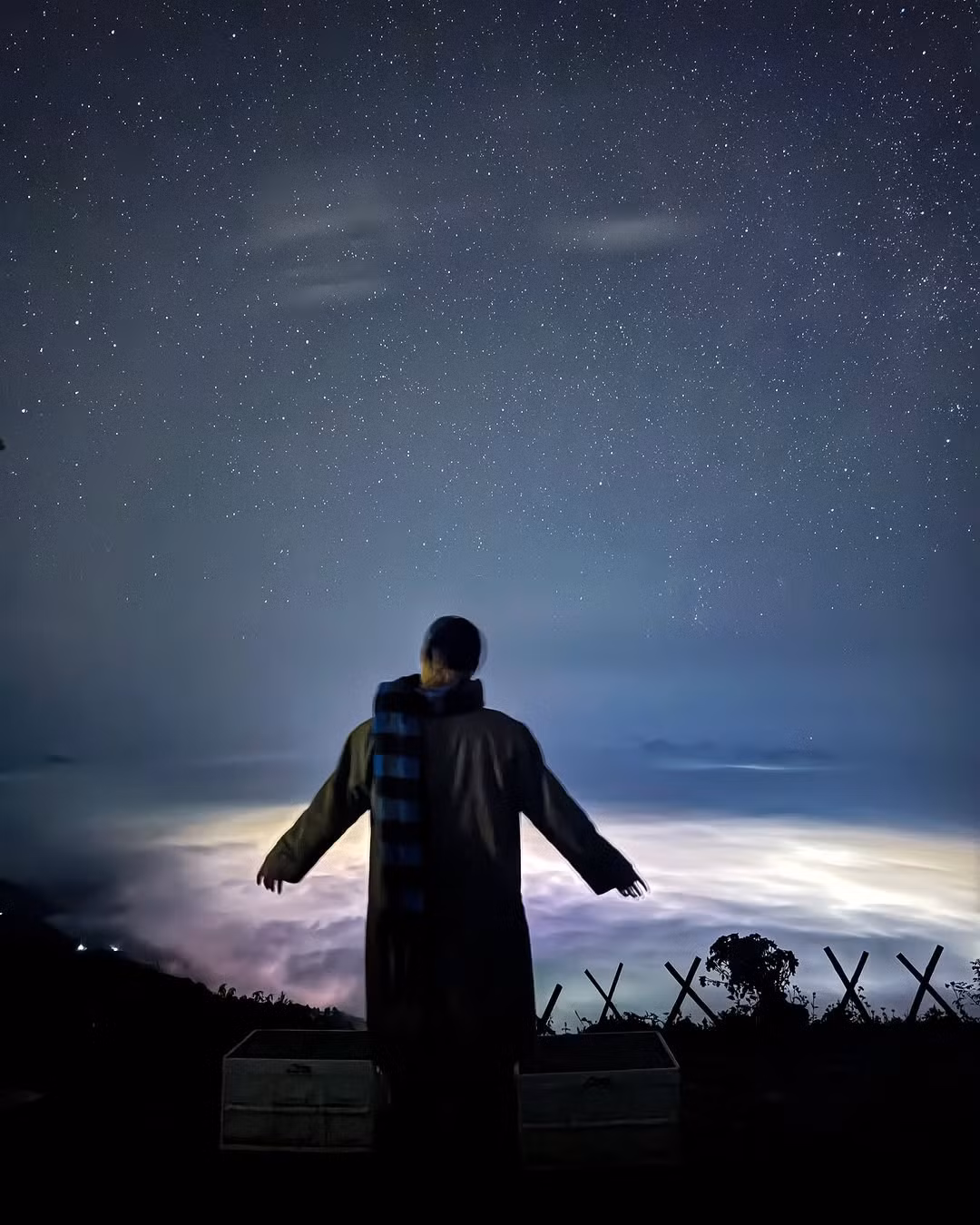 Thời điểm "vàng" để săn milky way ở Tà Xùa là từ tháng 3 đến tháng 10. Tuy nhiên, Phan Hùng (25 tuổi, Hà Nội) tiết lộ chuyến đi Tà Xùa vào mùa hè của anh vừa không quá đông đúc, lại vẫn tận hưởng được không khí dễ chịu, cảnh quan thiên nhiên trong lành. Ảnh: Phan Hùng