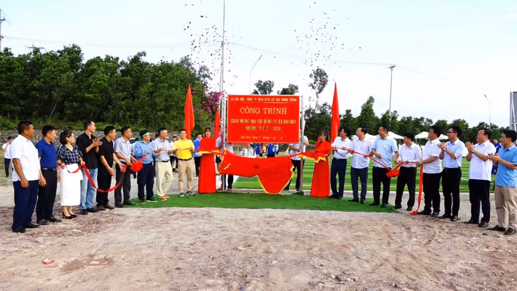 AES Mông Dương nâng cao chất lượng cuộc sống cộng đồng thông qua tài&nbsp;trợ&nbsp;Sân bóng đá tại xã Hải Hòa ảnh 1