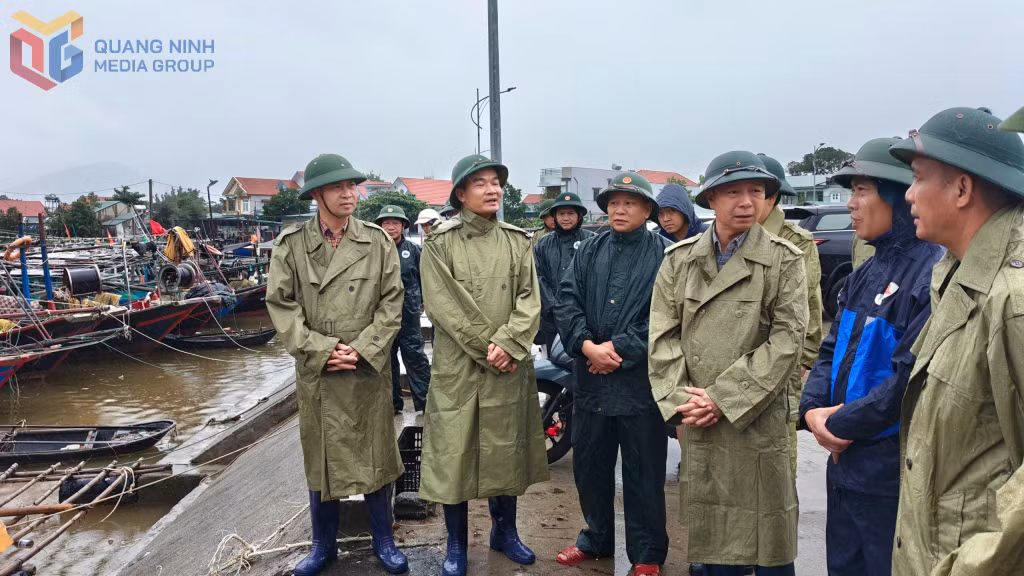 Các đồng chí lãnh đạo tỉnh lưu ý địa phương ven biển cần sẵn sàng phương án đảm bảo an toàn cho ngư dân và phương tiện tàu thuyền.