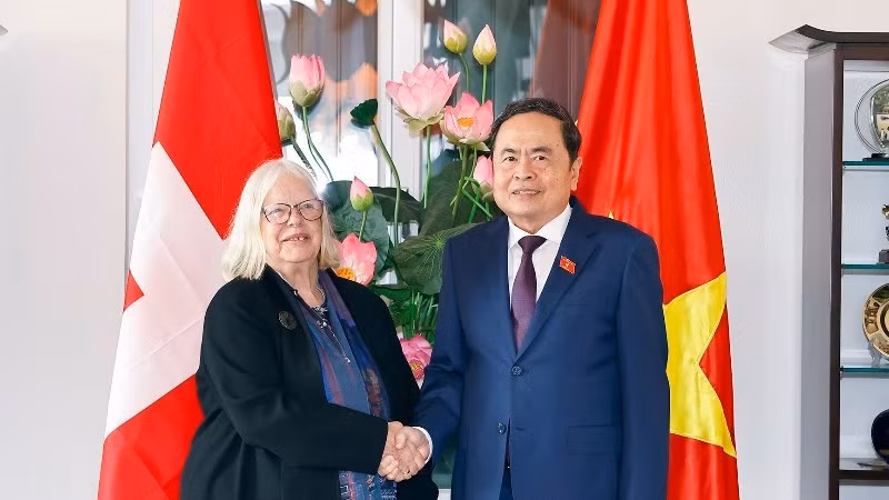 Chủ tịch Quốc hội Trần Thanh Mẫn tiếp bà Anjuska Marija Weil, Chủ tịch Hội hữu nghị Thụy Sĩ-Việt Nam. (Ảnh: Doãn Tấn/TTXVN)