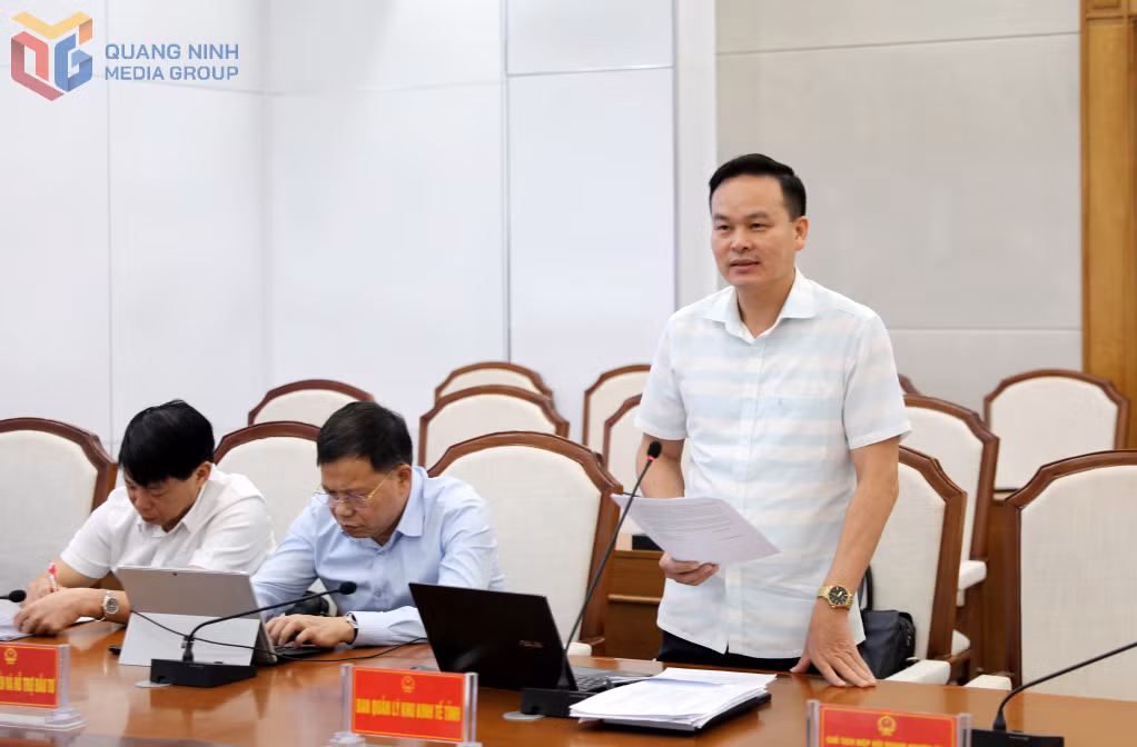 Trưởng Ban quản lý các Khu kinh tế tỉnh Quảng Ninh báo cáo tại phiên họp thường kỳ tháng 7